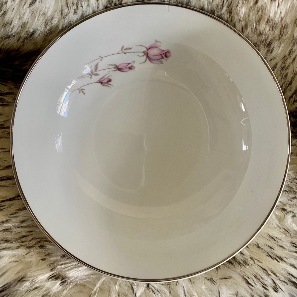 Vintage Round Vegetable BowlWe Three Rose (Japan)